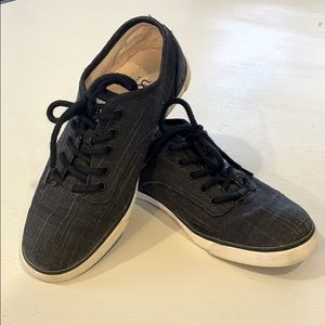 Ugg tennis shoes, light gray color size 7